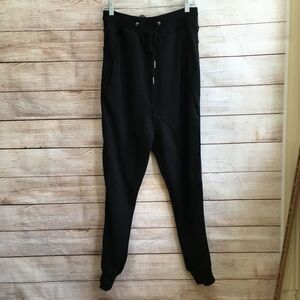 NEW WITH TAGS COTE DE NUITS JOGGER PANTS IN BLACK